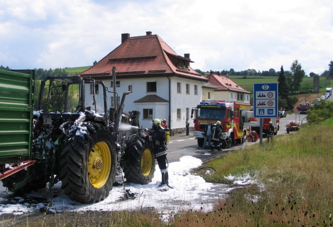 Traktorbrand beim Grenzübergang